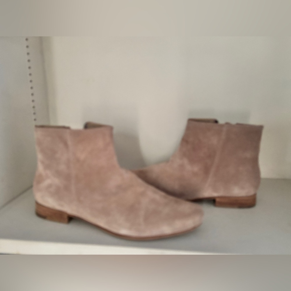 dolce vita Taupe Suede ankle boots 7.5
